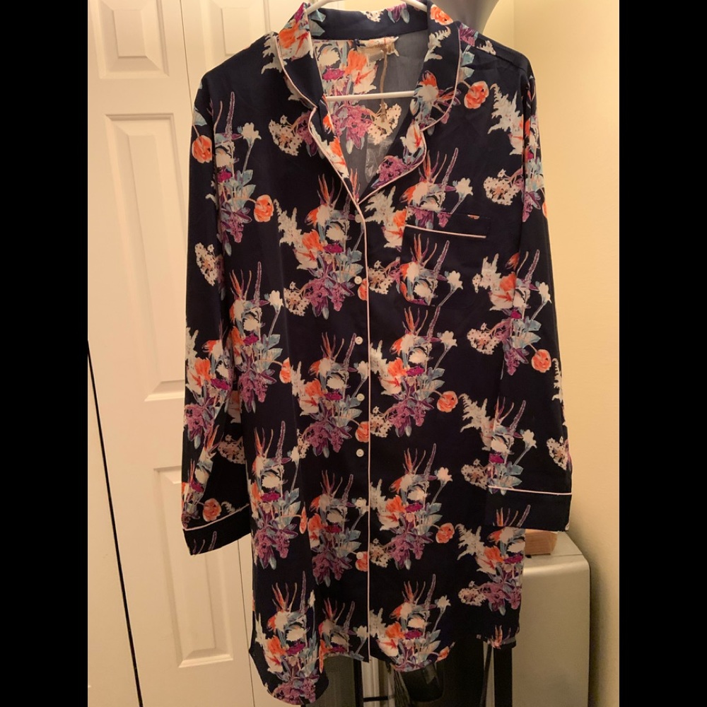 WORLD MARKET FLORAL SLEEP SHIRT